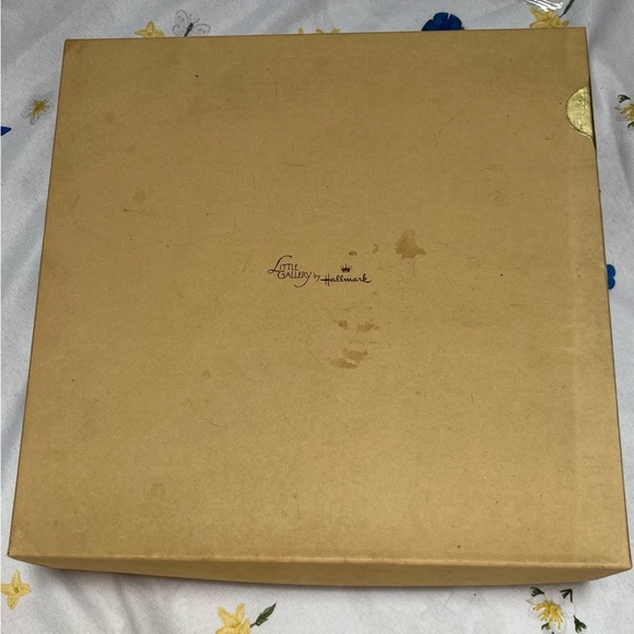 Norman Rockwell Holiday Plate - Cream and Red - Picture 5 of 5